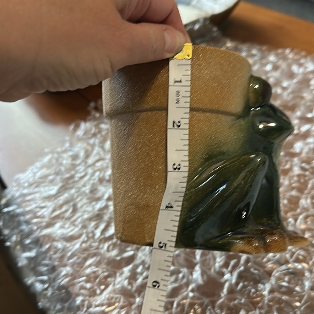 NWT Frog Planter with Green and Tan Colors - Picture 7 of 8
